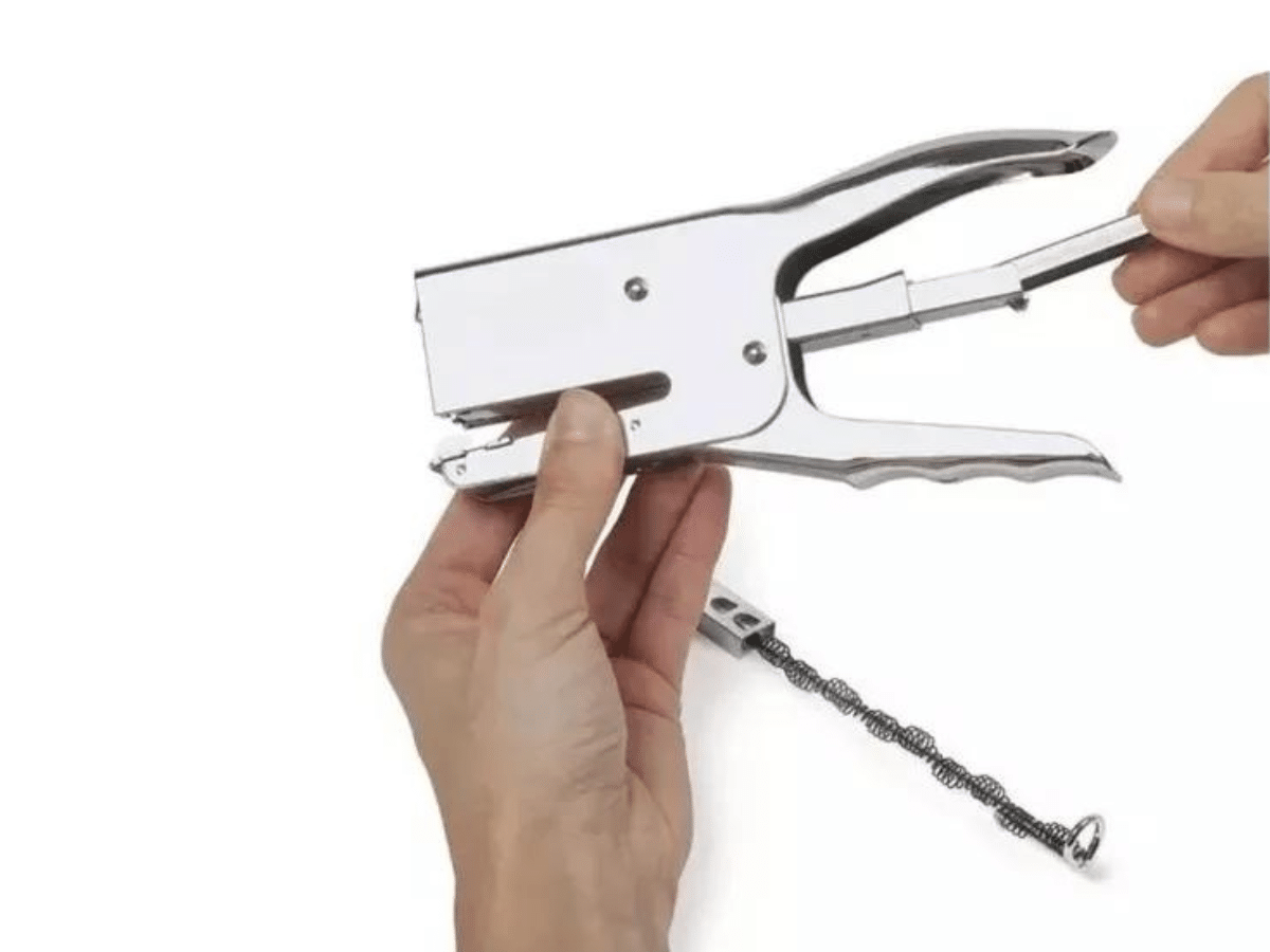 Corchetera Manual Grapadora 24/6 - 26/6 + 1000 Corchetes