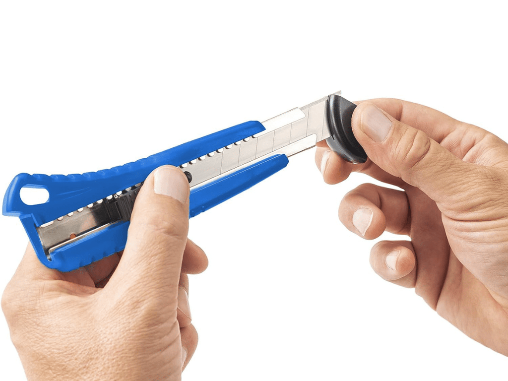 Cutter Corta Cartón Hoja De 18 mm Cambiable, Facil De Cortar