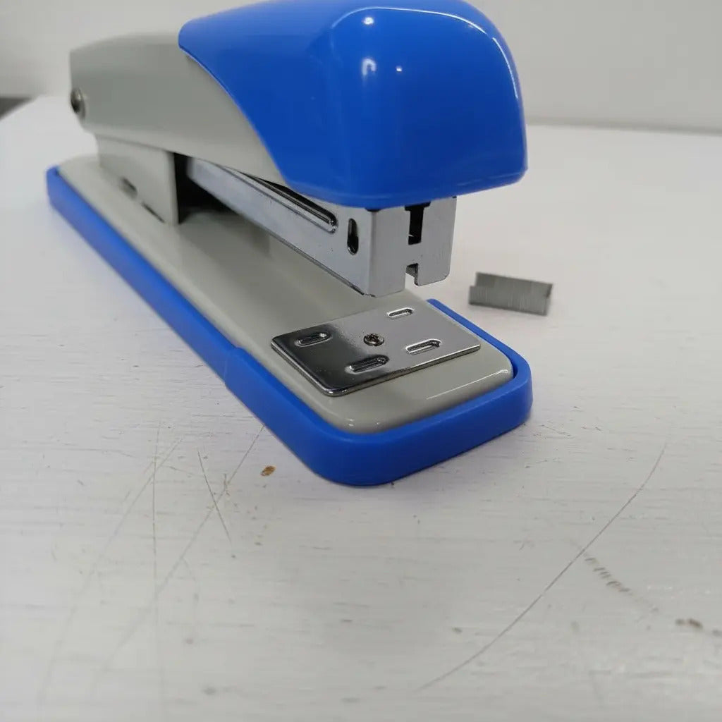 Corchetera Metálica Mediana M&G 20 Hojas Azul